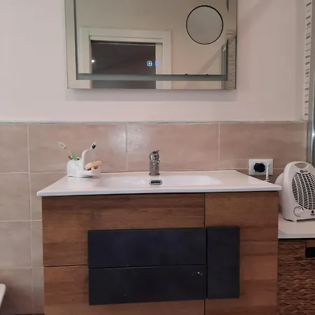 Golden House Apartment *